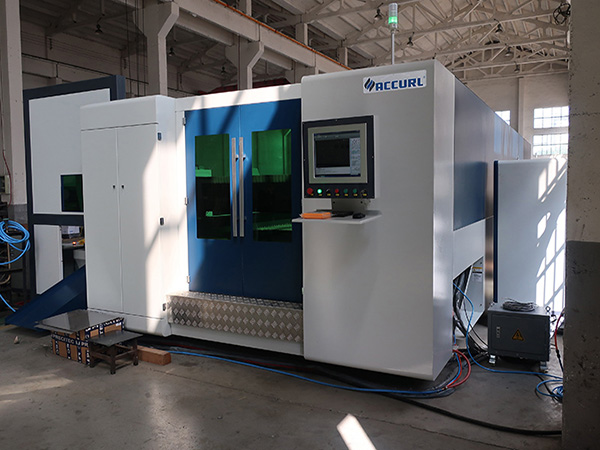 Ikkita Palyaçka Değiştiricili 3000W Elyaf lazer chiqib ketish mashinasi