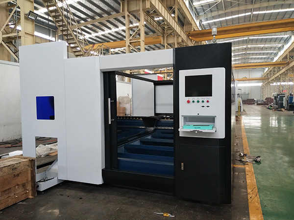 Oliy nozik 3000x1500mm Kichik 1000w 1500w Elyaf lazer chiqib ketish mashinasi narxi